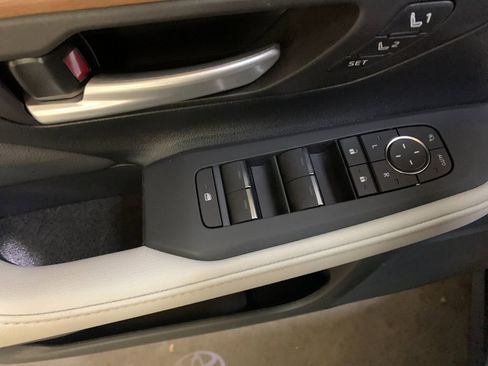 New 2026 Toyota Grand Highlander AWD image 13