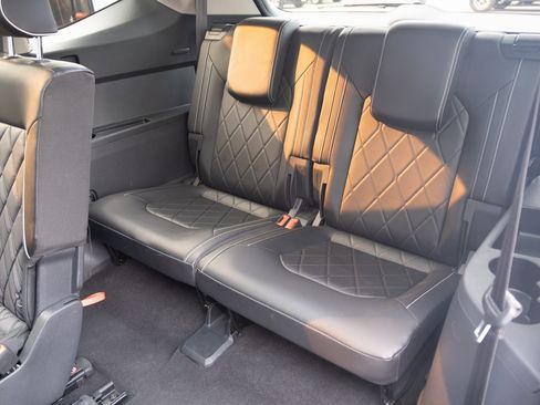 Used 2024 Volkswagen Atlas SEL Premium R-Line image 22