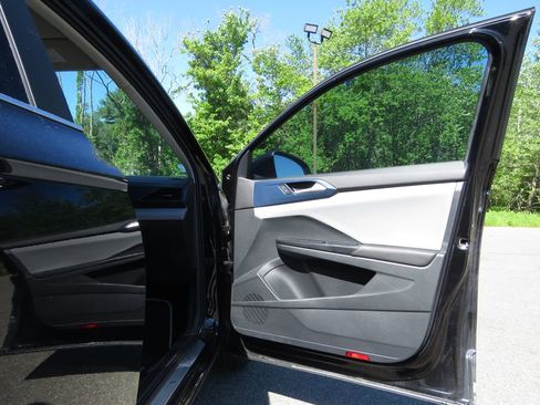 Used 2023 Volkswagen Taos SE AWD/4WD image 12