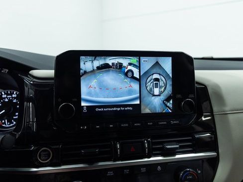 Used 2024 Nissan Pathfinder SL image 17