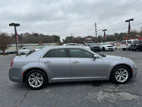 Used 2017 Chrysler 300 C image 6