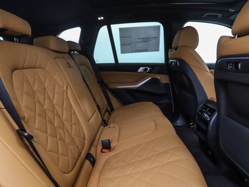 Used 2026 BMW X5 xDrive40i w/ M Sport Package image 26