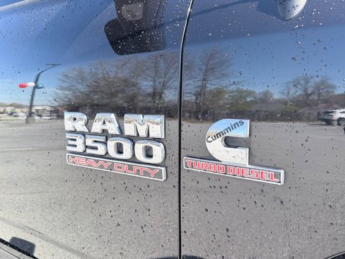 Used 2015 RAM 3500 Tradesman w/ Chrome Appearance Group image 9