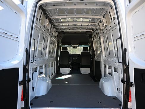 Used 2025 Mercedes-Benz Sprinter 2500 image 29