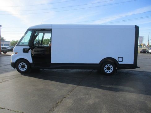 Used 2024 Chevrolet Brightdrop 600 w/ Battery Pack, Max Range AWD/4WD image 2