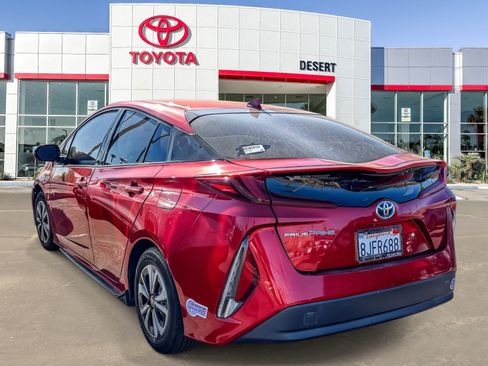 Used 2019 Toyota Prius Prime Plus w/ Preferred Accessory Package FWD image 3