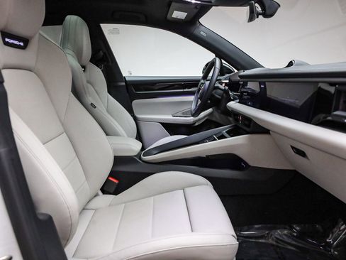 Used 2025 Porsche Macan Electric image 21