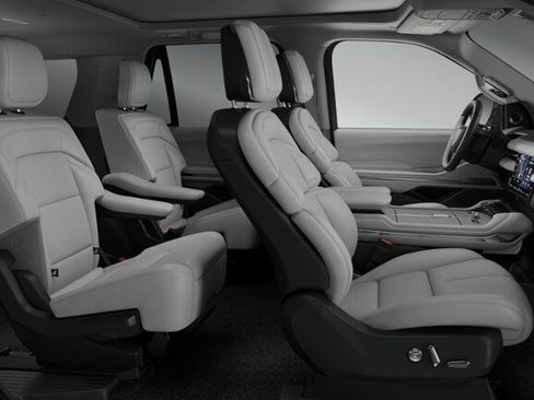 New 2026 Lincoln Navigator Reserve AWD/4WD image 5