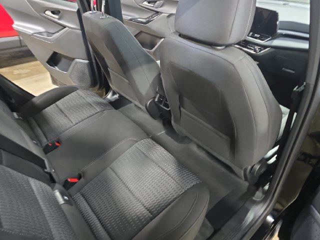 Used 2026 Chevrolet Equinox LT AWD/4WD image 13