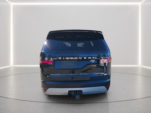 Certified 2023 Land Rover Discovery Metropolitan Edition image 4