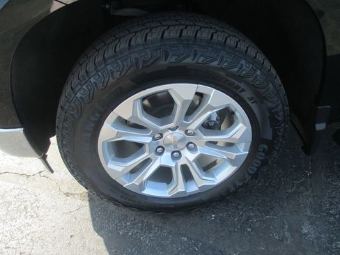 Used 2024 Chevrolet Silverado 1500 LTZ image 15