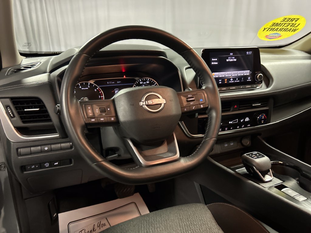 Used 2025 Nissan Rogue SV AWD/4WD image 13