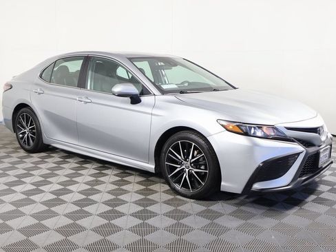Used 2021 Toyota Camry SE FWD image 2