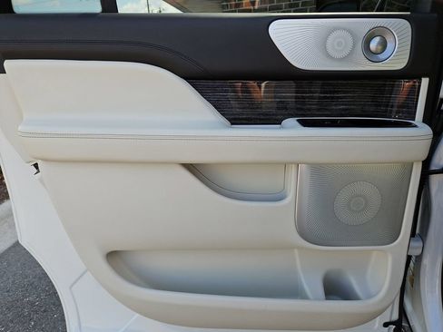 Used 2021 Lincoln Navigator L Black Label w/ Cargo Convenience Package AWD/4WD image 37