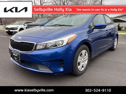 Used 2017 Kia Forte LX image 1