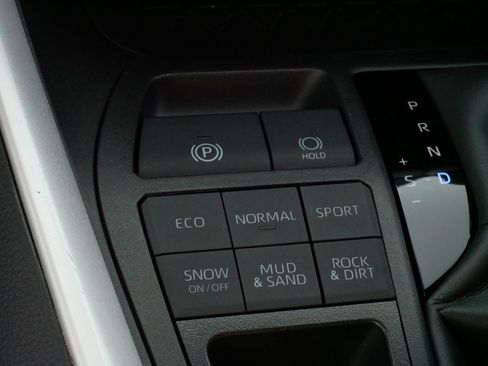 Certified 2025 Toyota RAV4 XLE AWD/4WD image 28