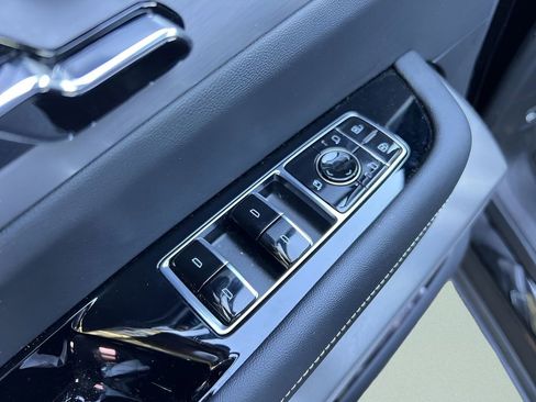 Used 2026 Cadillac Vistiq Sport image 15