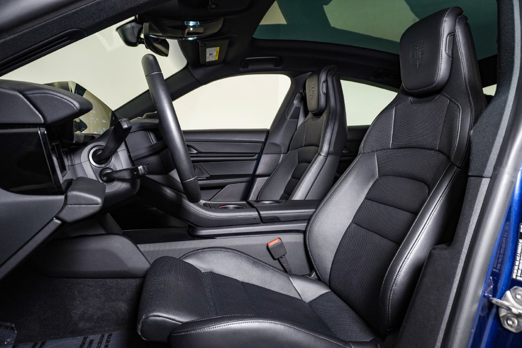 Certified 2025 Porsche Taycan AWD/4WD image 5