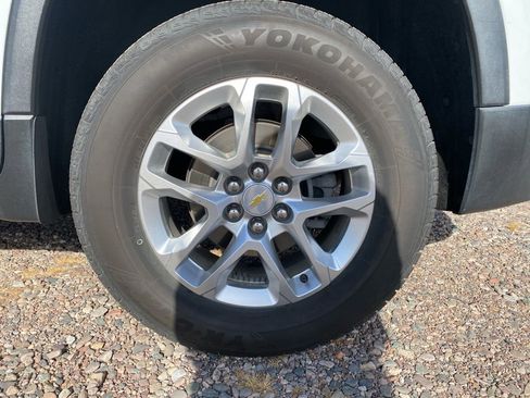 Used 2021 Chevrolet Traverse LT image 5