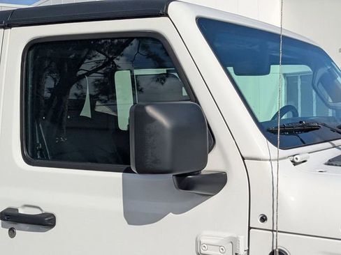 Used 2021 Jeep Wrangler Unlimited Sahara w/ Cold Weather Group image 15