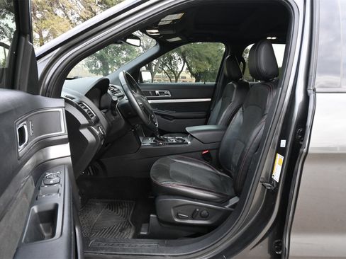 Used 2019 Ford Explorer XLT w/ Equipment Group 202A image 16