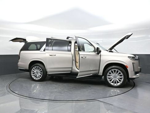 Certified 2024 Cadillac Escalade ESV Premium Luxury AWD/4WD image 46