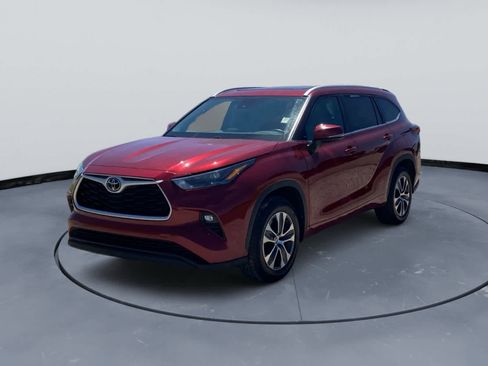 Used 2023 Toyota Highlander XLE FWD image 7