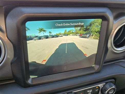 Used 2022 Jeep Gladiator Overland w/ LED Lighting Group image 24