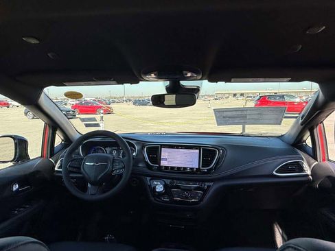 New 2026 Chrysler Pacifica Select image 22
