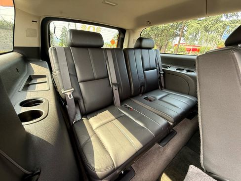 Used 2008 Chevrolet Suburban LTZ w/ LTZ Preferred Equipment Group image 20