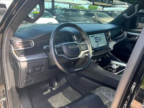 Used 2022 Jeep Grand Wagoneer Series III w/ Flexible Seating Group AWD/4WD image 17