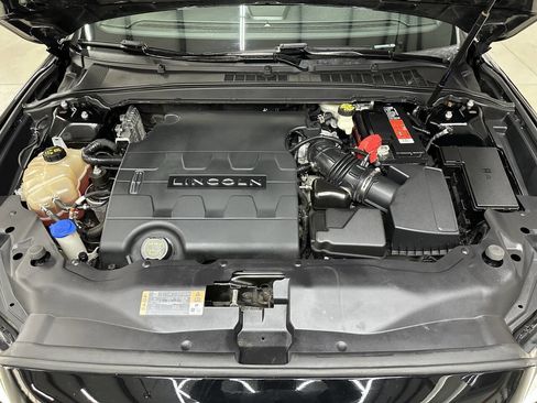 Used 2017 Lincoln Continental Select w/ Climate Package image 7