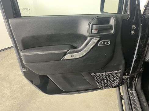 Used 2017 Jeep Wrangler Unlimited Rubicon AWD/4WD image 17