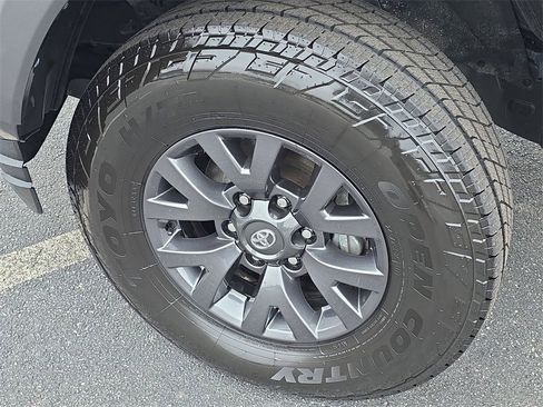 Used 2022 Toyota Tacoma SR5 image 30