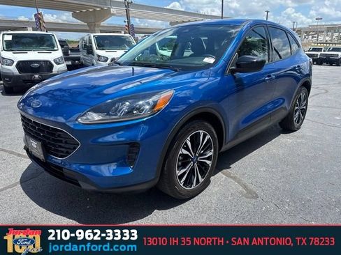Certified 2022 Ford Escape SE w/ SE Sport Appearance Package FWD image 3