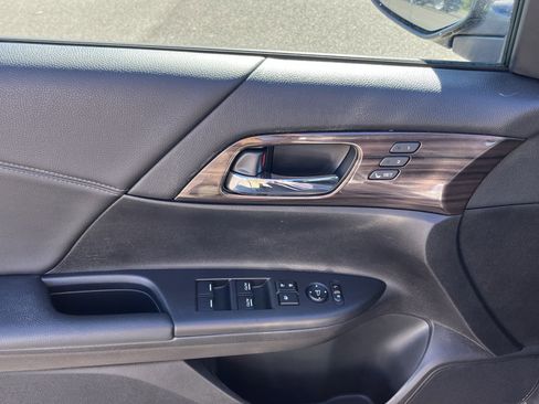 Used 2016 Honda Accord EX-L image 17