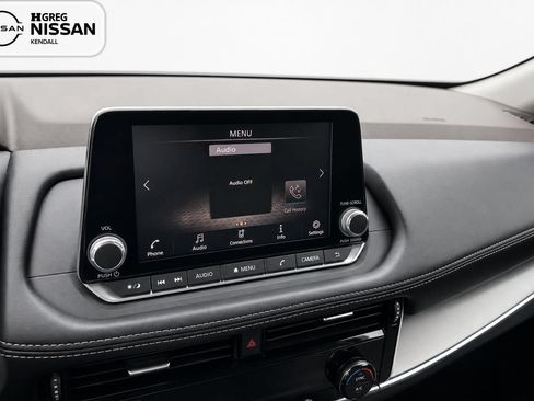 Used 2021 Nissan Rogue SV FWD image 9