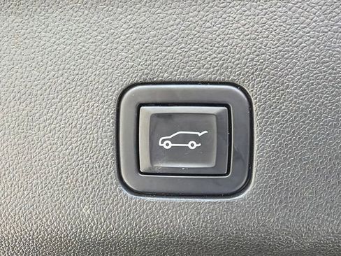 Used 2022 Chevrolet Suburban High Country image 19