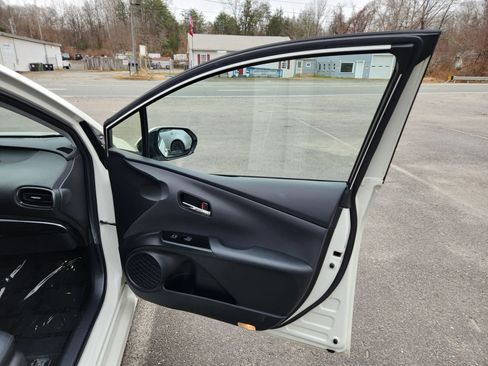 Used 2019 Toyota Prius Prime Premium w/ Carpet Mat Package image 16