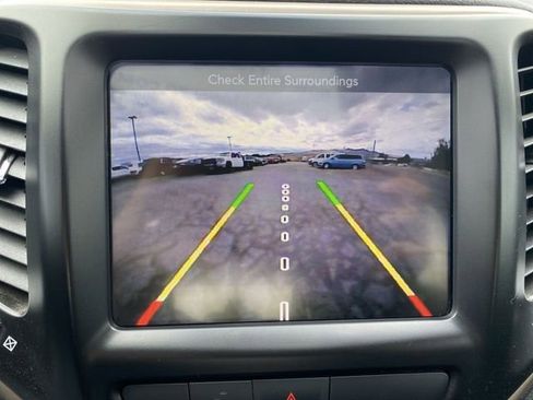 Used 2018 Jeep Cherokee Limited AWD/4WD image 17