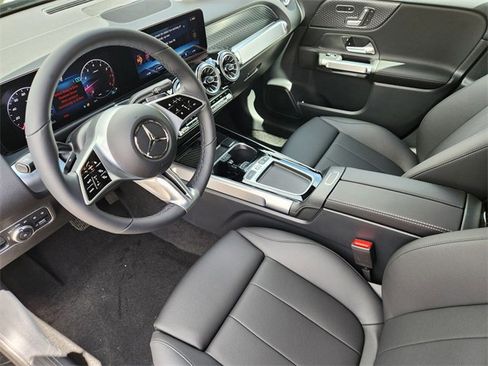 New 2025 Mercedes-Benz GLB 250 4MATIC image 7