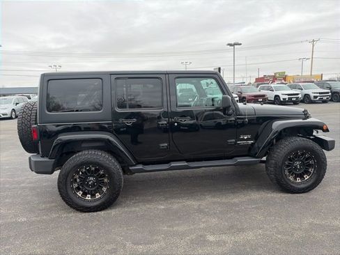 Used 2018 Jeep Wrangler Unlimited Sahara image 7