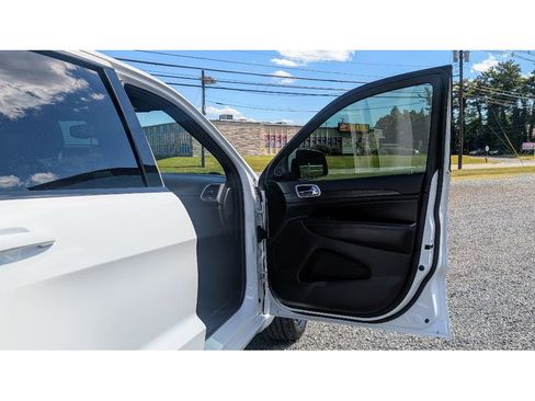 Used 2019 Jeep Grand Cherokee Altitude image 11