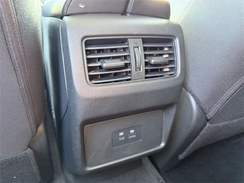 Used 2023 Nissan Rogue SV image 12