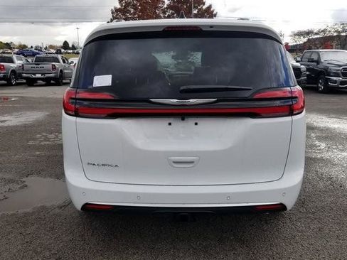 New 2026 Chrysler Pacifica Pinnacle w/ Trailer Tow Group FWD image 4