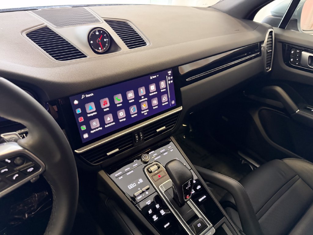Certified 2023 Porsche Cayenne AWD/4WD image 17