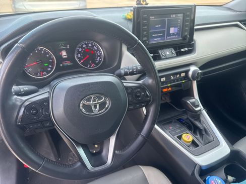Used 2019 Toyota RAV4 XLE Premium image 14