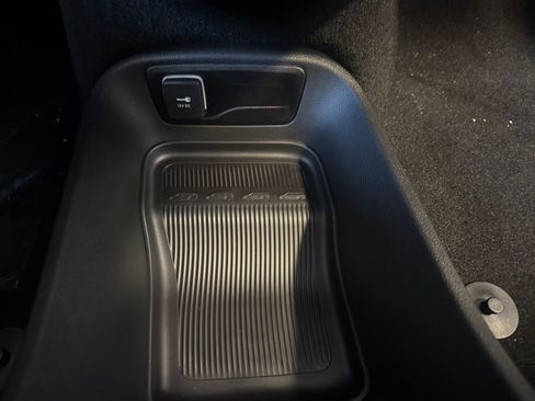 New 2026 Chrysler Pacifica Select image 32