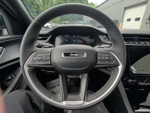 Used 2024 Jeep Grand Cherokee Altitude AWD/4WD image 19