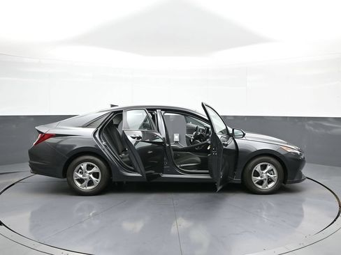 Certified 2021 Hyundai Elantra SE FWD image 41